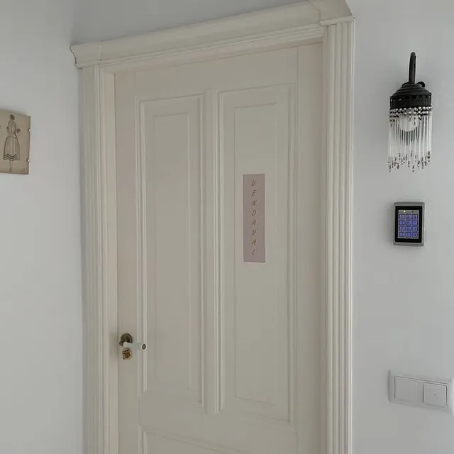 puerta de una habitación